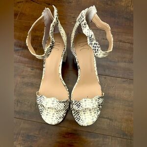 Summer strap women shoes.